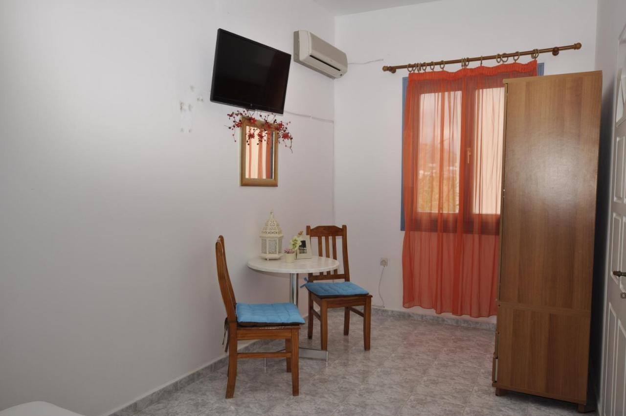 Manos Apartments Mégas Yialós-Nítes Rum bild