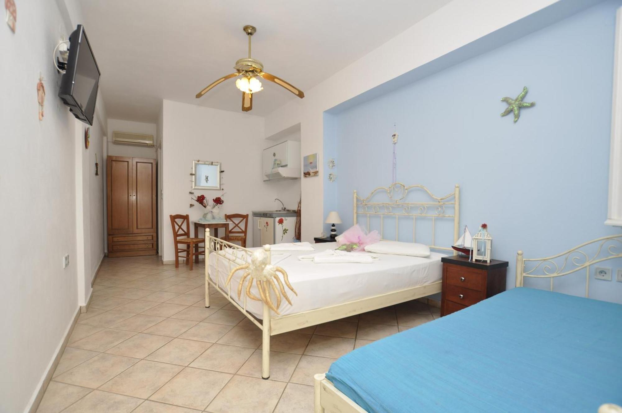 Manos Apartments Mégas Yialós-Nítes Rum bild
